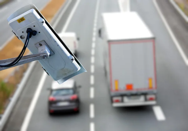 Система видеонаблюдения на дороге — стоковое фото