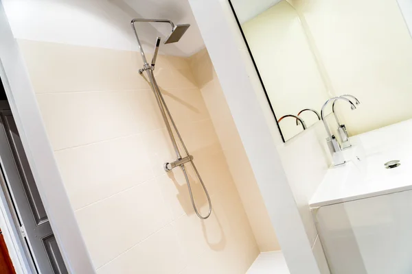 Italské sprchový kout v moderní koupelně — Stock fotografie