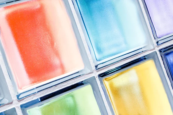 Kleurrijke glazen bakstenen muur — Stockfoto