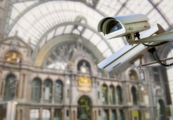 CCTV cámara de vigilancia estación de tren — Foto de Stock