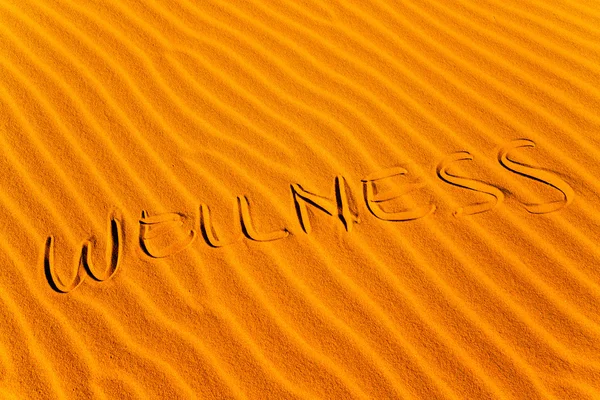 Metaphor illustrating on the desert sand the wellness and good health — Stock Photo, Image
