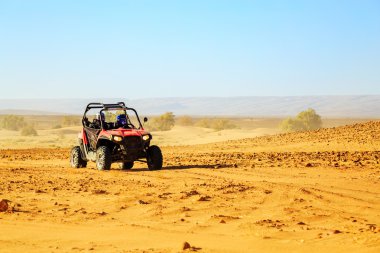 Merzouga, Fas - 22 Şubat 2016: mavi Polaris Rzr Önden Görünüm