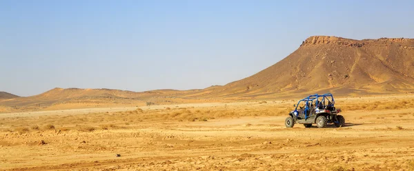 Merzouga, Fas - 24 Şubat 2016: panoramik mavi Polaris üzerinde — Stok fotoğraf