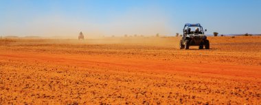 Merzouga, Fas - 23 Şubat 2016: panoramik mavi Polaris üzerinde