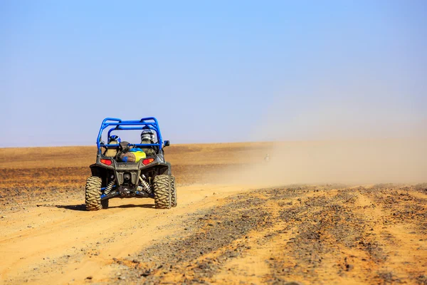 Off road car com seu piloto em Marrocos — Fotografia de Stock