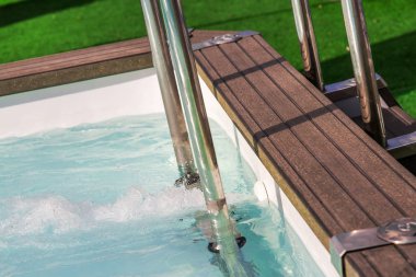 Özel havuzda yüzme havuzu adımları