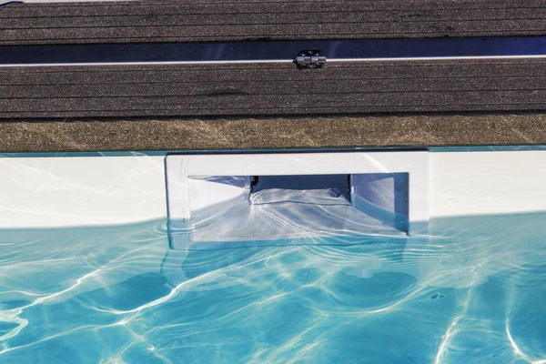 Sistema skimmer escotilla de piscina privada —  Fotos de Stock