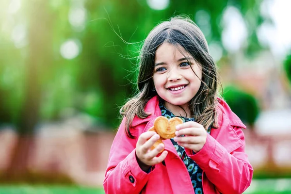 Cute girl with cookies in the hands — Stock Photo, Image