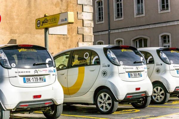 La rochelle, France - April 19, 2016: Free recharging Station of Yelow Mobile Electric Car — Stock Photo, Image