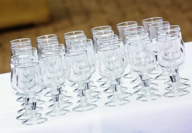 Su veya kokteyl için saf, boş gözlük koleksiyonu