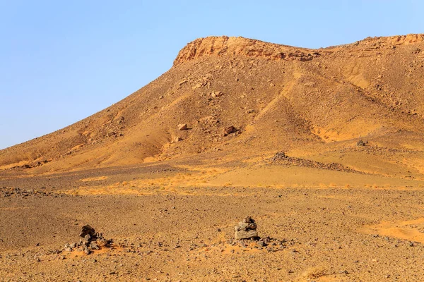 Όμορφη Μαρόκου τοπίο, έρημο της Σαχάρας, πέτρες ενάντια στον ουρανό — Φωτογραφία Αρχείου