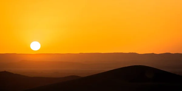 美丽的日落沙丘在撒哈拉大沙漠，摩洛哥 — 图库照片
