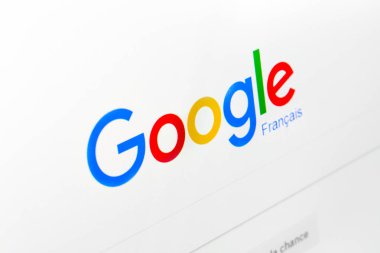 Paris, Fransa - 15 Aralık 2016: Google.fr homepageon ekran. Google dünyanın en popüler arama motorudur