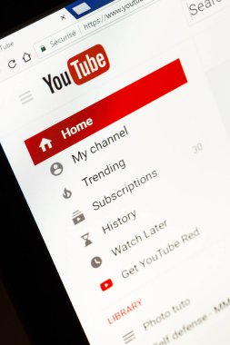 Paris, Fransa - 03 Ocak 2017: Youtube web sitesi ana sayfa. Yo
