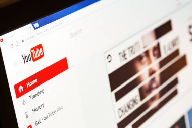 Paris, Fransa - 03 Ocak 2017: Youtube web sitesi ana sayfa. Yo