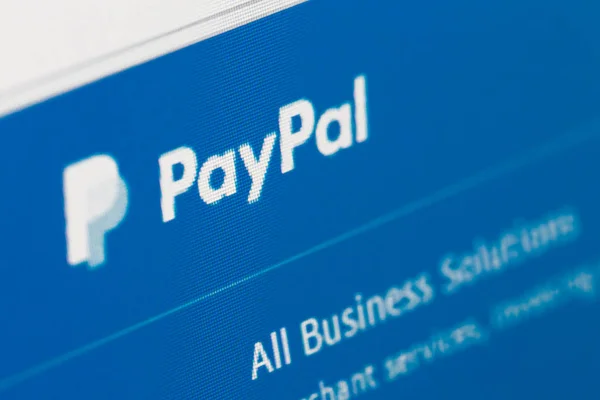 Paris, france - 03. Januar 2017: Paypal-Homepage auf dem Computerbildschirm. PayPal ist ein Online-Zahlungssystem — Stockfoto