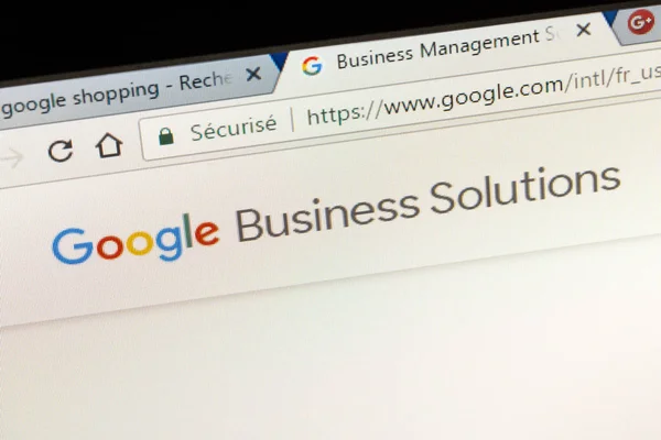 Παρίσι, Γαλλία - 03 Ιανουαρίου 2017: Αρχική σελίδα στο Google επιχειρηματική λύση στην οθόνη. Η Google είναι η πιο δημοφιλής μηχανή αναζήτησης στον κόσμο και προτείνει πολλά επιχειρηματική λύση για τις εταιρείες που — Φωτογραφία Αρχείου