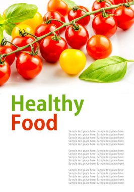 Taze domates fesleğen beyaz boşaltmak ile üzerinden ile