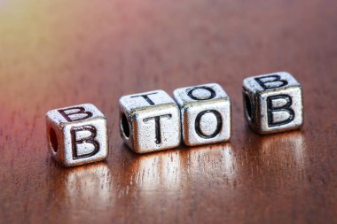 B2b (Business-to-business), İş Finans metal konseptiyle 