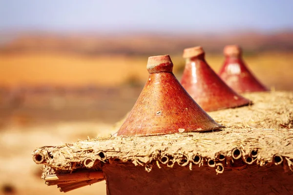 生产的用于烹调的传统摩洛哥砵盆 — 图库照片