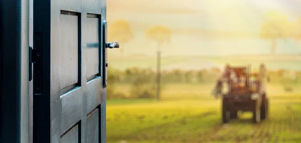 Opened door concept to beautiful and imaginary landscape of contryside — Stock Photo, Image