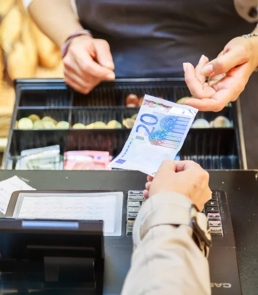 Woman is paying In cash with euro banknotes — Stock Photo, Image