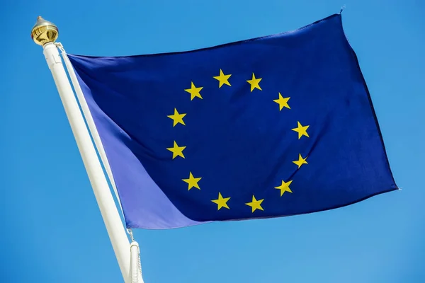 Bandera ondulante estándar de la Unión Europea —  Fotos de Stock