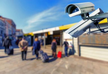 Güvenlik Cctv kamera bulanık arka plan üzerinde tekne istasyonu ile