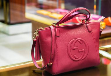 İtalya, Venedik - 20 Mart 2015: Eski bir Gucci çanta mağaza