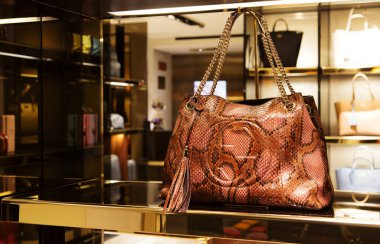 İtalya, Venedik - 20 Mart 2015: Eski bir Gucci çanta mağaza