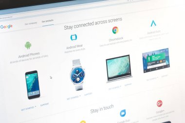 Paris, Fransa - 14 Haziran 2017: Google android uygulamaları (telefonları,, giyim,, chromebook, otomatik) Android telefonlar ve tabletler için yakın çekim. Google ben uzmanlaşmış bir Amerikan çokuluslu kuruluştur
