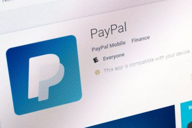 Paris, Fransa - 14 Haziran 2017: Paypal kullanma Google oyun üzerinde elde edilebilir. Google oyun cep telefonları veya tabletler için ücretsiz ya da ücretli uygulamalar sunan bir büyük kütüphanesidir