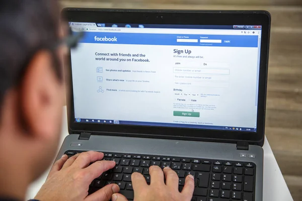 Paris, France - January 27, 2017 : Man using a laptop to connect to the social network facebook — Stock Photo, Image