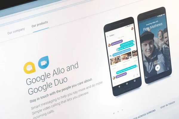 Paris, Francja - 14 czerwca 2017: Zbliżenie na Google Allo i Duo aplikacje dla telefonów z systemem Android i tabletek Google jest amerykańska korporacja, specjalizujący się w usługach związanych z Internetem i — Zdjęcie stockowe