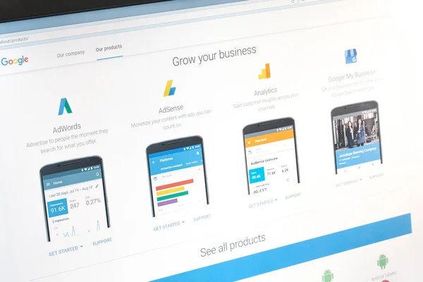Paris, Fransa - 14 Haziran 2017: Google iş uygulamaları (adwords, adsense, analytics, benim iş) Android telefonlar ve tabletler için yakın çekim. Google bir Amerikan çok uluslu şirket spec olduğunu