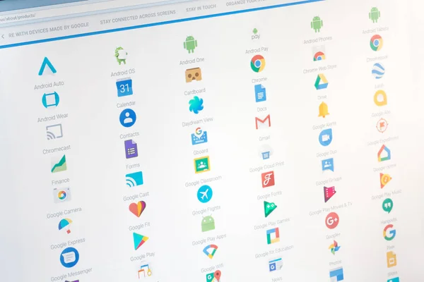 Париж, Франция - 14 июня 2017: Крупный план на полном объеме приложений Google на экране.. Google является американской транснациональной корпорацией, специализирующейся на интернет-услуг и продуктов — стоковое фото