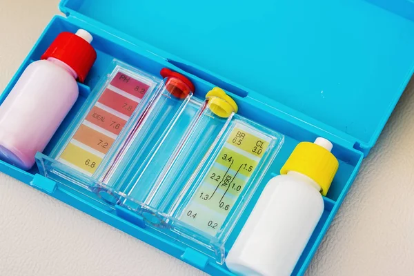 Kit of Ph chlorine and bromide test for water quality test of ja — Stock Photo, Image