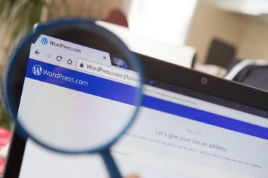 Paris, Fransa - 19 Ekim 2017 : Wordpress ana sayfa bir ma altında