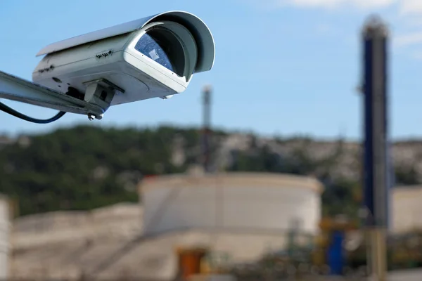 安全工业遗址保护闭路电视摄像机或监视系统的特写 — 图库照片