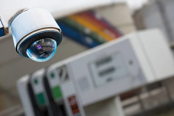 Câmera de CCTV ou sistema de vigilância para proteção sensível de instalações industriais — Fotografia de Stock