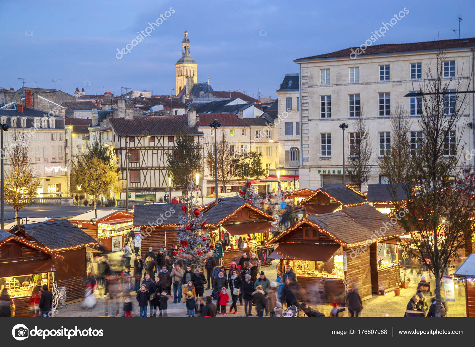 Niort, Frankreich 3. Dezember 2017: Panoramablick auf niort