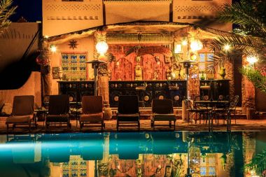 M'hamid, Fas - 22 Şubat 2016: Chez le Pacha hotel havuz ve bar