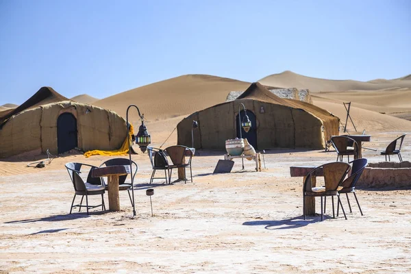 Ait Saoun, Marruecos - 22 de febrero de 2016: Tienda del hotel en el desierto —  Fotos de Stock