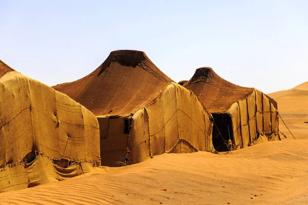 Camping tent in de woestijn — Stockfoto