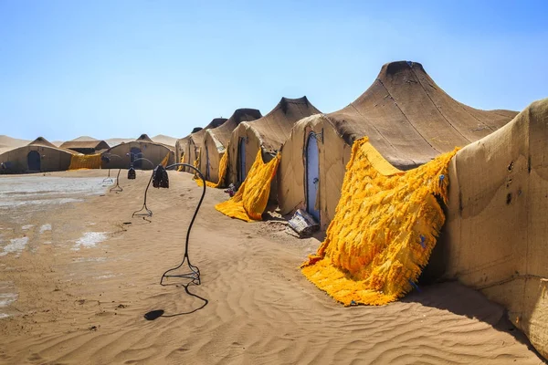 Nomadiska bosättningen i Saharaöknen nära Marocko, Nordafrika. — Stockfoto