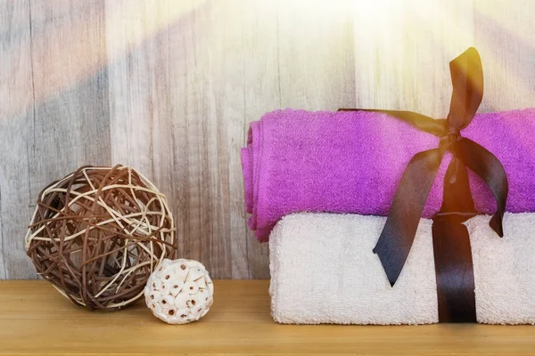 Ręczniki z dekoracjami. Koncepcja zdrowia urody Spa i Wellness. — Zdjęcie stockowe