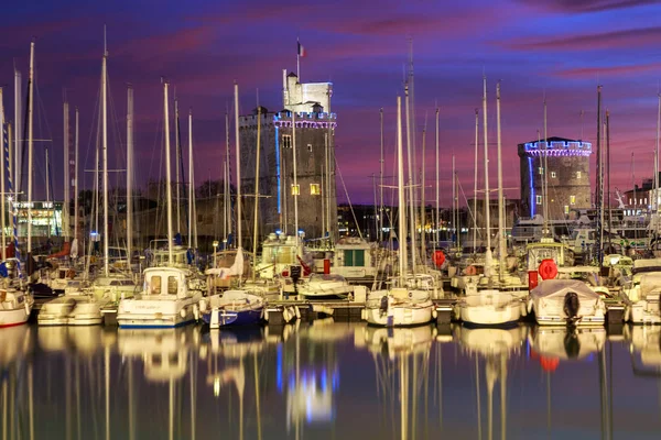 La Rochelle - Puerto por la noche con hermosa puesta de sol —  Fotos de Stock