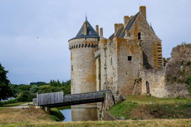 Dikiz Castle Suscinio, Brittany geri yüklenen bir ortaçağ kalesi