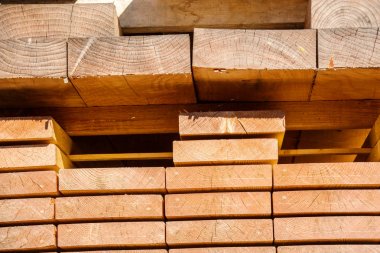 dönüşüm sonra kesilmiş meşe kalaslar