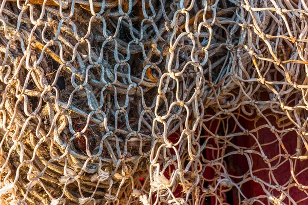 Fischernetze auf dem Boden ausgebreitet — Stockfoto